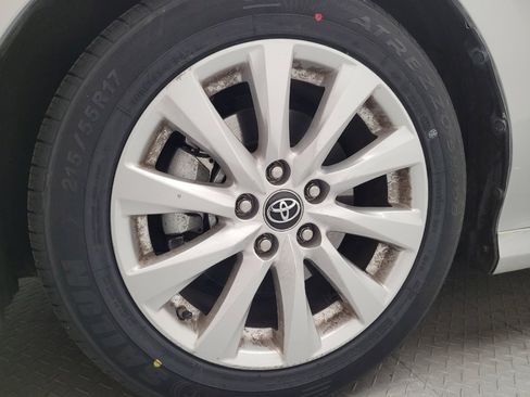 Used 2019 Toyota Camry LE image 31