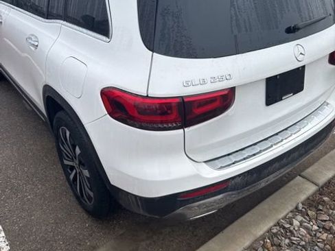 Used 2023 Mercedes-Benz GLB 250 4MATIC image 7