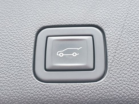 Used 2023 GMC Yukon XL SLT RWD image 9