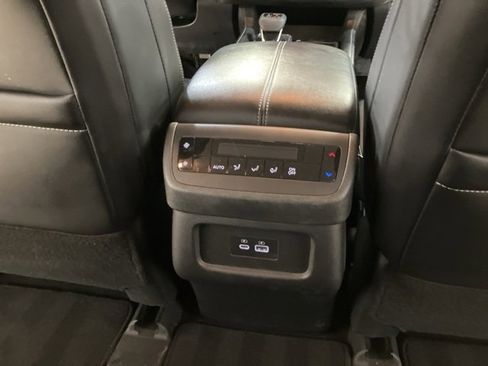 Used 2022 Nissan Pathfinder SL w/ SL Black Package image 23