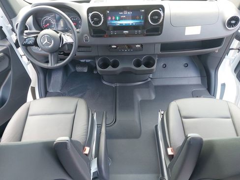 New 2025 Mercedes-Benz Sprinter 2500 image 9
