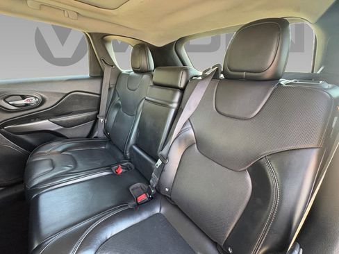 Used 2019 Jeep Cherokee Limited image 4