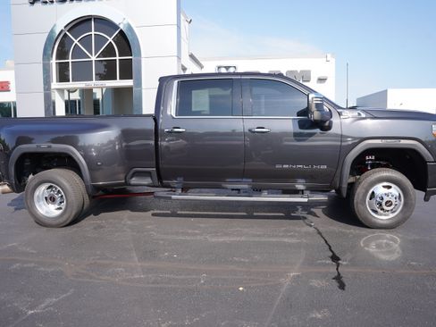 Used 2020 GMC Sierra 3500 Denali w/ Denali Ultimate Package AWD/4WD image 2