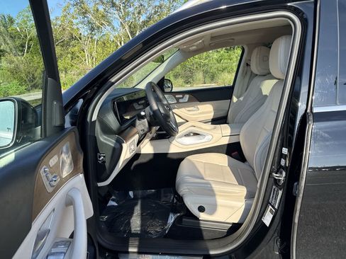 Used 2023 Mercedes-Benz GLS 450 4MATIC image 2