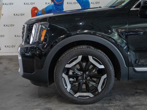 Used 2025 Kia Telluride S image 17