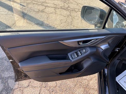 Used 2023 Subaru Crosstrek 2.5i Limited w/ Moonroof Package image 9