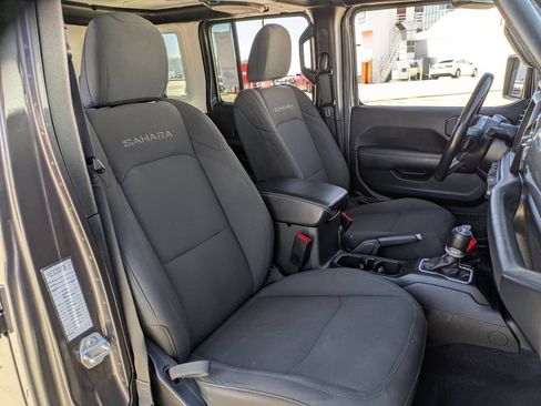 Used 2022 Jeep Wrangler Unlimited Sahara w/ Cold Weather Group AWD/4WD image 28