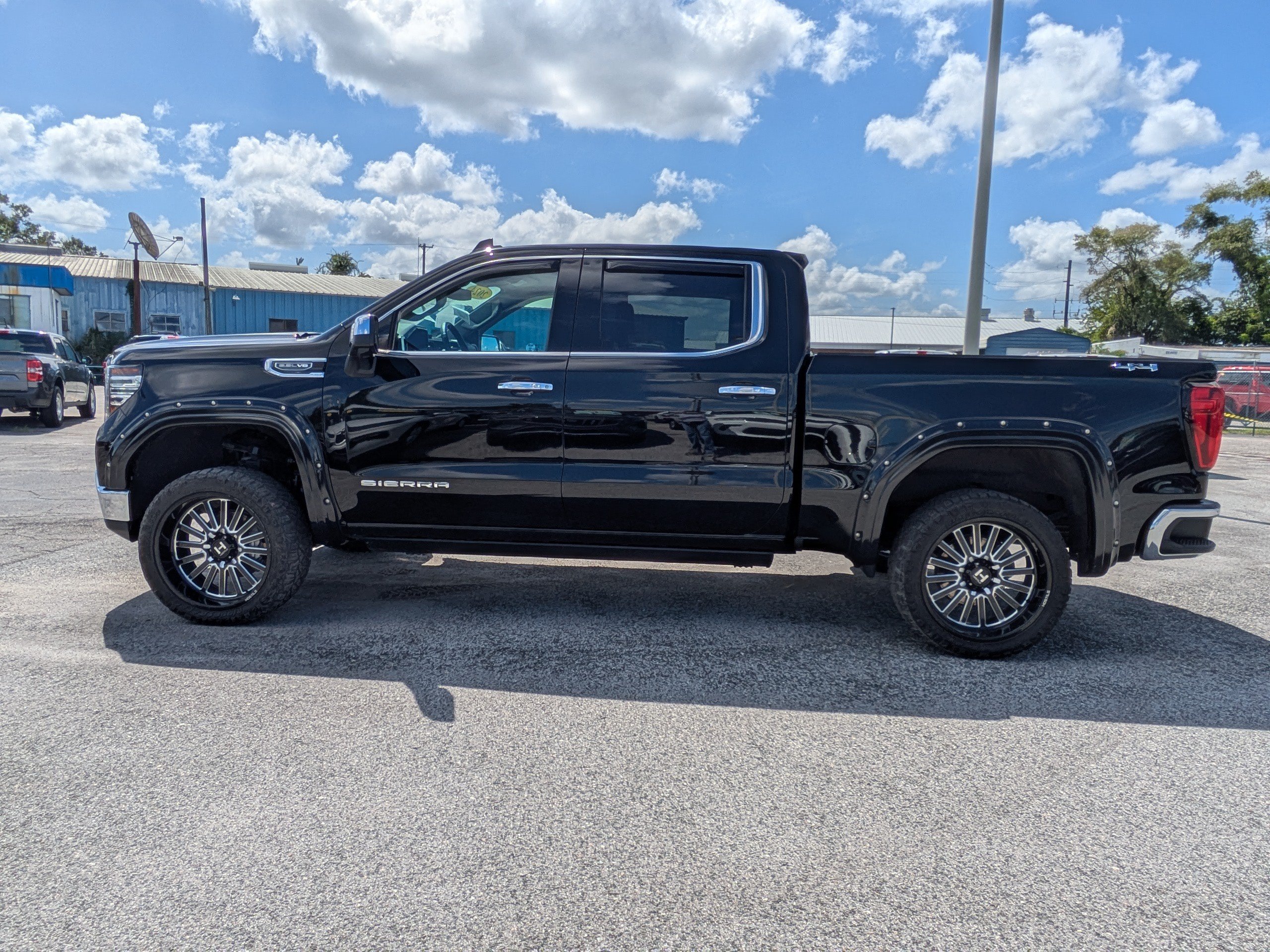 Used 2024 GMC Sierra 1500 SLT w/ SLT Premium Package AWD/4WD image 7