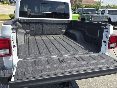 New 2025 Jeep Gladiator Sport image 8