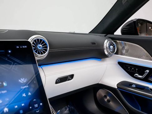 Used 2025 Mercedes-Benz SL 63 AMG 4MATIC image 37