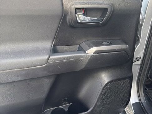 Used 2020 Toyota Tacoma TRD Sport image 28