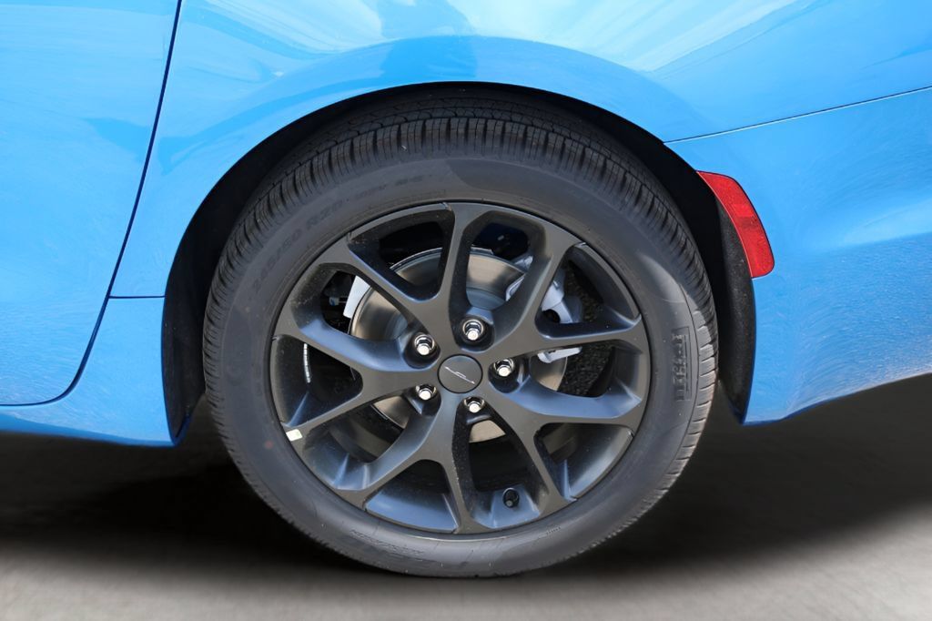New 2027 Chrysler Pacifica Select FWD image 9