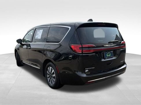 Used 2023 Chrysler Pacifica Limited FWD image 3