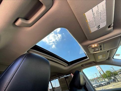 Used 2021 Toyota Highlander Limited image 30