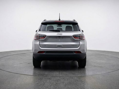 Used 2025 Jeep Compass Limited image 7