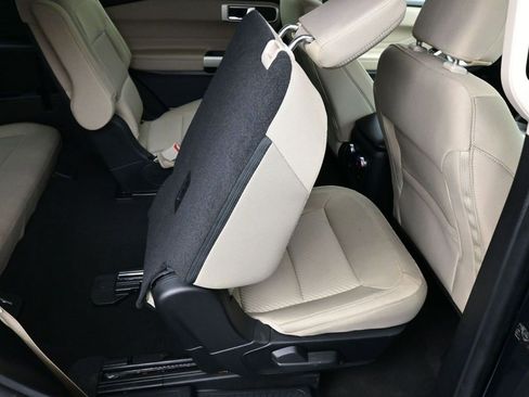 Certified 2022 Ford Explorer XLT w/ Class IV Trailer Tow Package image 29