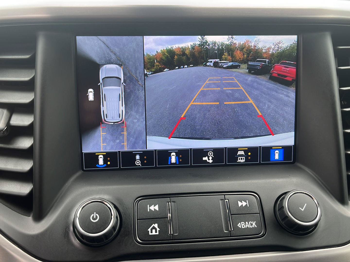 Used 2022 GMC Acadia AT4 w/ Technology Package AWD/4WD image 23
