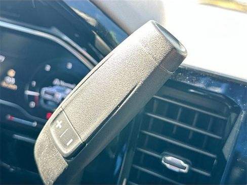 Used 2024 GMC Sierra 2500 SLT w/ SLT Premium Package image 16