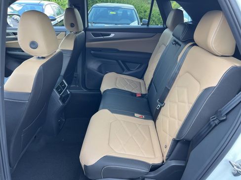 New 2026 Volkswagen Atlas Cross Sport SE FWD image 24