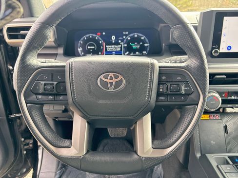 Used 2025 Toyota 4Runner SR5 image 28