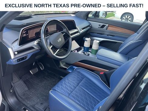 Used 2026 Cadillac Vistiq Premium Luxury w/ LPO, Floor Liner Package AWD/4WD image 3