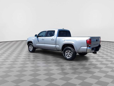 Used 2018 Toyota Tacoma SR5 AWD/4WD image 6