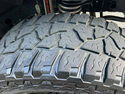 Used 2015 Jeep Wrangler Unlimited Rubicon w/ Connectivity Group image 40