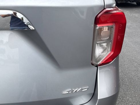 Used 2023 Ford Explorer XLT AWD/4WD image 33