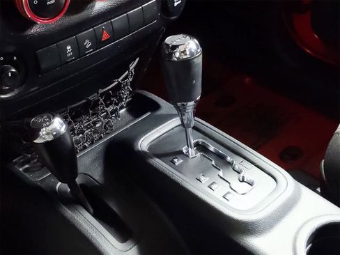 Certified 2018 Jeep Wrangler Unlimited Sport S image 36