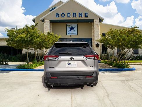 Used 2024 Toyota RAV4 XLE Premium image 4