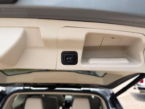 Used 2023 GMC Acadia Denali w/ Denali Ultimate Package FWD image 10