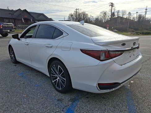Used 2024 Lexus ES 250 w/ Premium Package image 4