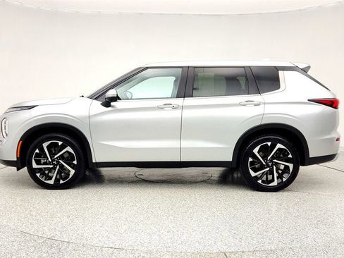 Used 2024 Mitsubishi Outlander SE image 8