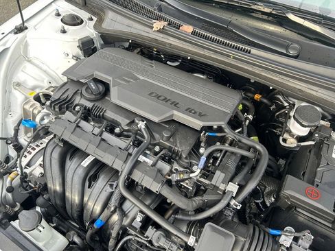 Certified 2025 Hyundai Elantra SE image 30