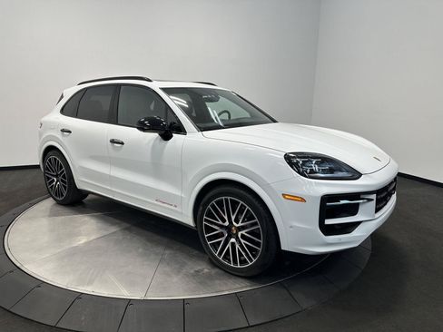 Used 2025 Porsche Cayenne S AWD/4WD image 9