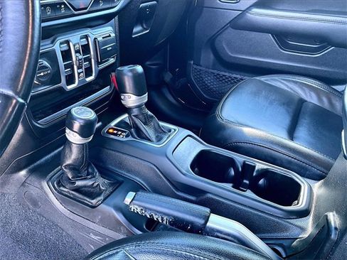 Used 2020 Jeep Wrangler Unlimited Sahara image 20