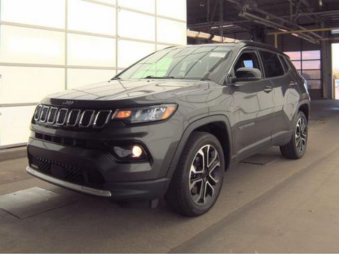 Used 2023 Jeep Compass Limited AWD/4WD image 2