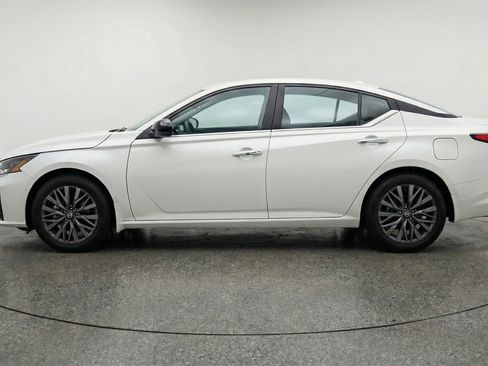 Used 2025 Nissan Altima 2.5 SV image 5