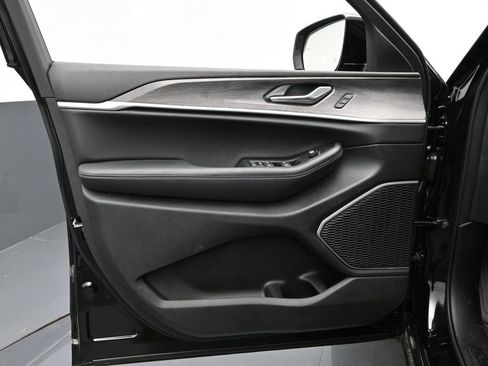 Used 2025 Jeep Grand Cherokee Limited 4xe image 9