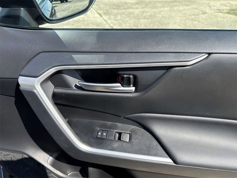 Used 2025 Toyota RAV4 XLE Premium image 32