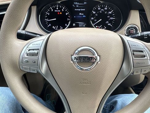 Used 2015 Nissan Rogue SV w/ SV Premium Package image 11