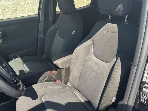Used 2021 Jeep Renegade Latitude AWD/4WD image 7