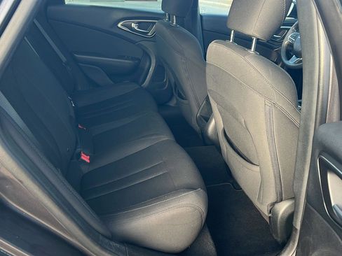 Used 2016 Chrysler 200 Limited image 12