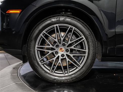 Used 2025 Porsche Cayenne AWD/4WD image 13