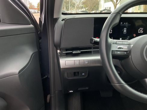 Used 2025 Hyundai Kona SEL image 25