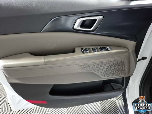 Used 2025 Kia Carnival FWD image 15