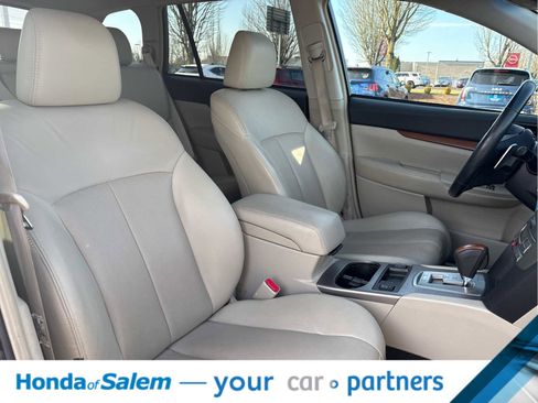 Used 2014 Subaru Outback 2.5i Limited w/ Moonroof Package image 8
