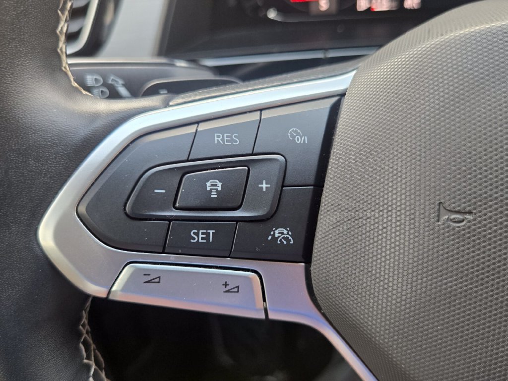 Certified 2024 Volkswagen Atlas Cross Sport SE FWD image 24