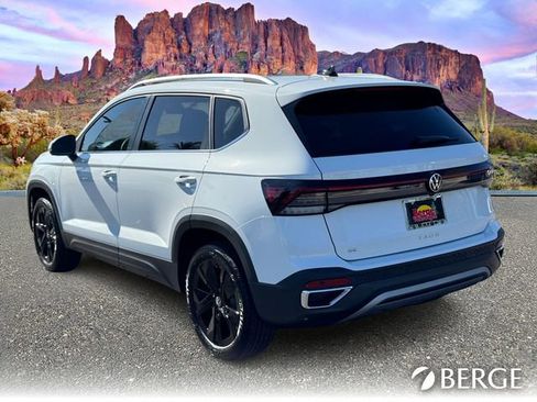 New 2025 Volkswagen Taos SE image 9