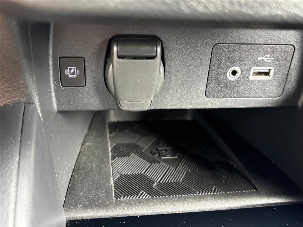 Used 2025 Nissan Versa SV FWD image 13